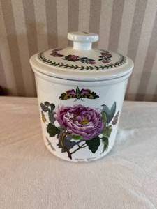lot 40 image: Portmeirion Botanic Garden Peony Cookie Jar