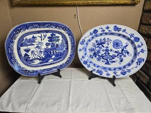 lot 65 image: Classic Blue Flow Ceramic Platter Pair
