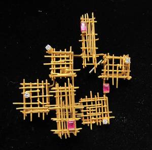 lot 15 image: Signed Vintage Italian Brutalist 18K Solid Gold Brooch wDiamonds & Rubies - Flavio Ricci 