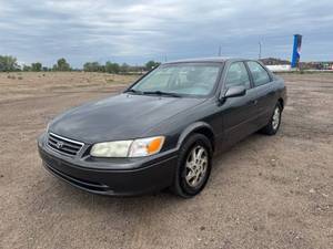 lot 10 image: 2001 Toyota Camry