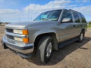 lot 11 image: 1999 Chevy Tahoe