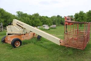 JLG 40H Boom Lift with Operable Control Panel and Basket - Reserve set at $2,000