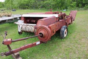lot 10 image: Used International 430 Hay Baler