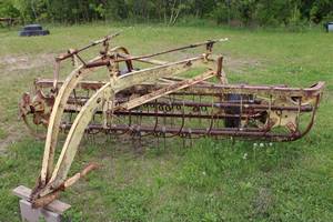 lot 12 image: New Holland Model 55 Hay Rake