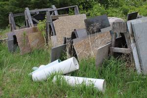 lot 30 image: Collection of Assorted Granite and Stone Slabs for Outdoor Projects
