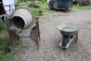 lot 33 image: Used Concrete Mixer and Wheelbarrow Set