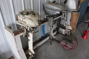 lot 57 image: Vintage Set of 3 Hiawatha and Sea Horse Outboard Motors
