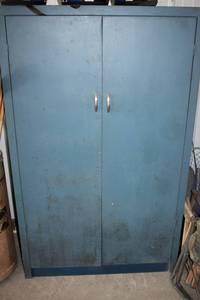 lot 59 image: Metal Storage Wardrobe Cabinet with Assorted Coats