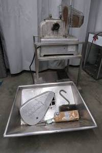 lot 6 image: HOLLYMATIC FOOD PORTIONING MACHINE