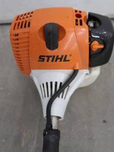 lot 16 image: STIHL EDGER
