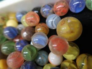 lot 26 image: VINTAGE TARTAN TOTER PAIL FULL OF VINTAGE MARBLES