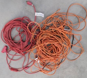 lot 14 image: LARGE LOT OF ELECTRICAL CORDS