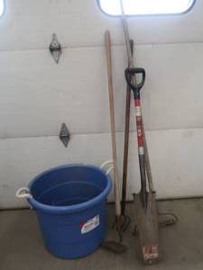lot 31 image: 18 GAL BLUE BUCKET WITH GARDEN TOOLS