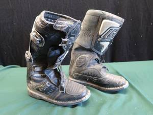 lot 42 image: GAERNE RIDING  RACING BOOTS