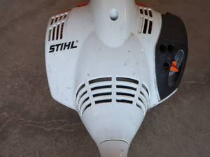 lot 44 image: STIHL FS40 WEED TRIMMER  BRUSH CUTTER