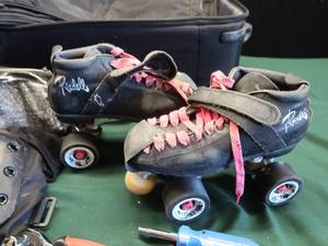 lot 48 image: ROLLER DERBY LOT