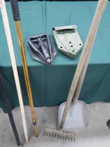 lot 59 image: ENTRENCHING TRIFOLD SHOVEL W CASE PLUS