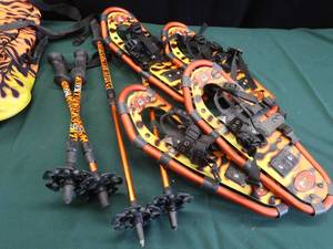 lot 61 image: 2 PAIR OF YOUTH YUKON CHARLIES TRAIL BLAZE SNOSHOES