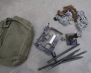 lot 97 image: VEHICLE JACK AND CHAINS IN A CANVAS BAG