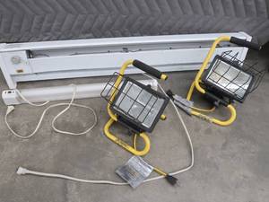 lot 105 image: HALLOGEN LIGHTS AND ELECTRIC HEATER