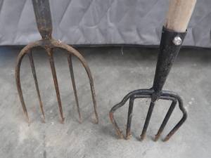 lot 108 image: TWO VINTAGE FISHING SPEARS
