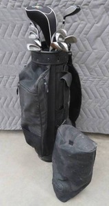 lot 113 image: SET OF GOLF CLUBS W LEATHER GOLF BAG