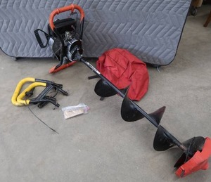 lot 133 image: STRIKE MASTER ICE AUGER WITH EXTRAS