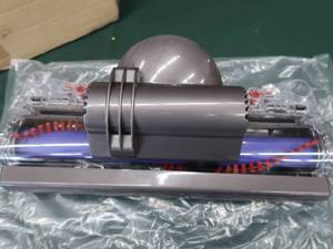 lot 140 image: BRAND NEW DYSON REPLACEMENT CLEANER HEAD ASSEMBLY