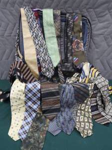 lot 143 image: CARRY ON LUGGAGE FULL OF DESIGNER TIES
