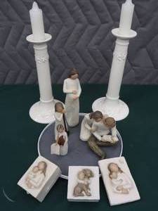 lot 144 image: GLASS CANDLE STICK HOLDERS AND ASSORTED WILLOW TREE FIGURINES