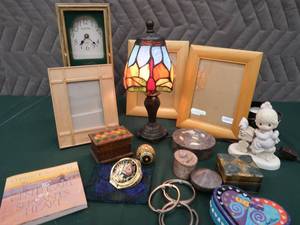 lot 147 image: TIFFANY STYLE MINI LAMP PLUS MORE