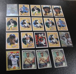 lot 173 image: Hank Aaron Baseball Card Lot  19 Cards