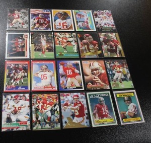 lot 222 image: Dan Marino Football Card Lot  20 Different Cards