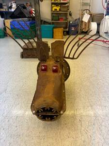 lot 2 image: Metal Art