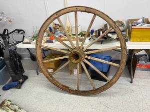 lot 3 image: 52 Wagon Wheel