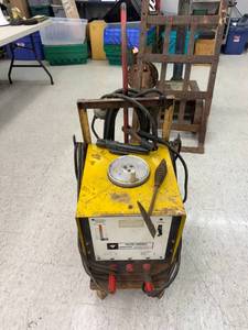 lot 13 image: ACS-225V Welder