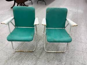 lot 14 image: Vintage Metal Folding Patio Chairs