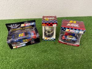 lot 15 image: Nascar Items