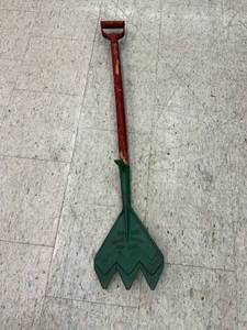 lot 21 image: Vintage Hay Rake