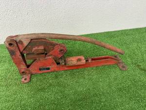 lot 35 image: Sickle Service Tool