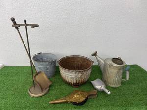 lot 45 image: Mixed Vintage Lot