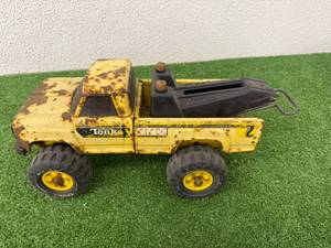 lot 51 image: Tonka Tow Truck