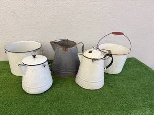 lot 58 image: Enamel Pots & Pans