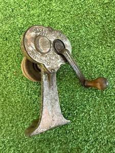 lot 73 image: Vintage Dazey Sharpit Knife Sharpener