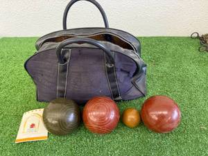 lot 78 image: Bocce Ball Set