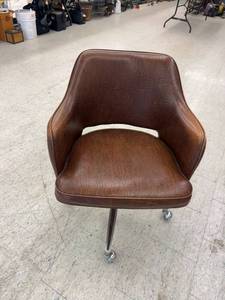 lot 90 image: Retro Rolling Office Chair