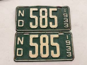 lot 101 image: Matched Set of 1933 3 Digit ND License Plates