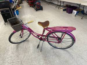 lot 151 image: Columbia Rambler Bicycle