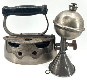 lot 9 image: Vintage Comfort Iron by National Stamping & Electric Works