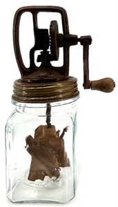 lot 12 image: Vintage Dazey Glass Butter Churn No. 40 - Hand Crank